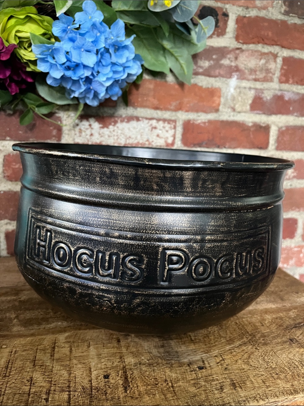 Hocus Pocus Decorative Cauldron - Black with Aged Bronze Highlights